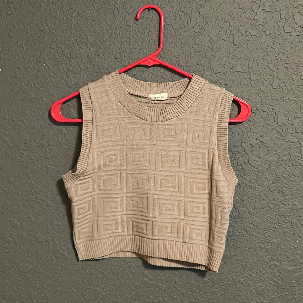 Debut sweater tank top, size M/L, great for layering!!